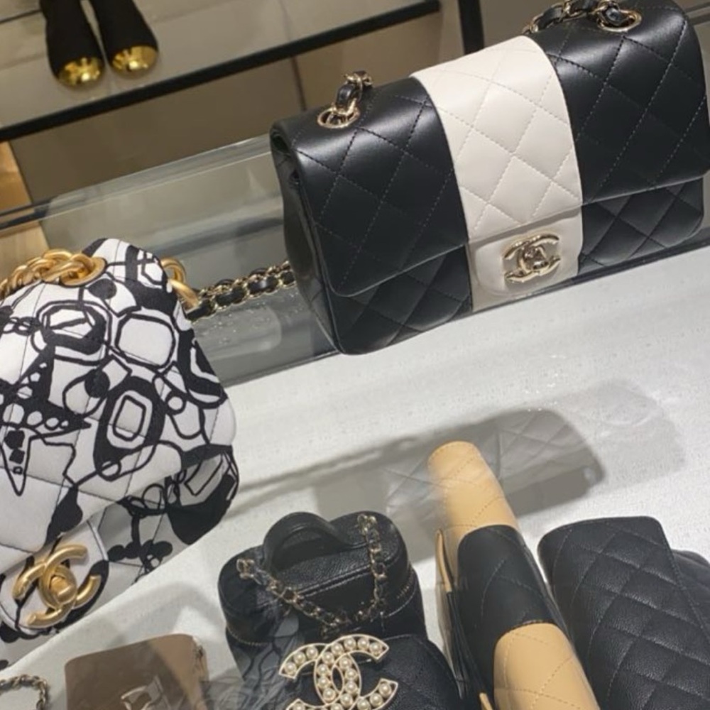 Pre-Owned Small classic chanel bag